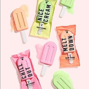 🎀SOLD🎀 FREE GIFT WITH $25+ PURCHASE***